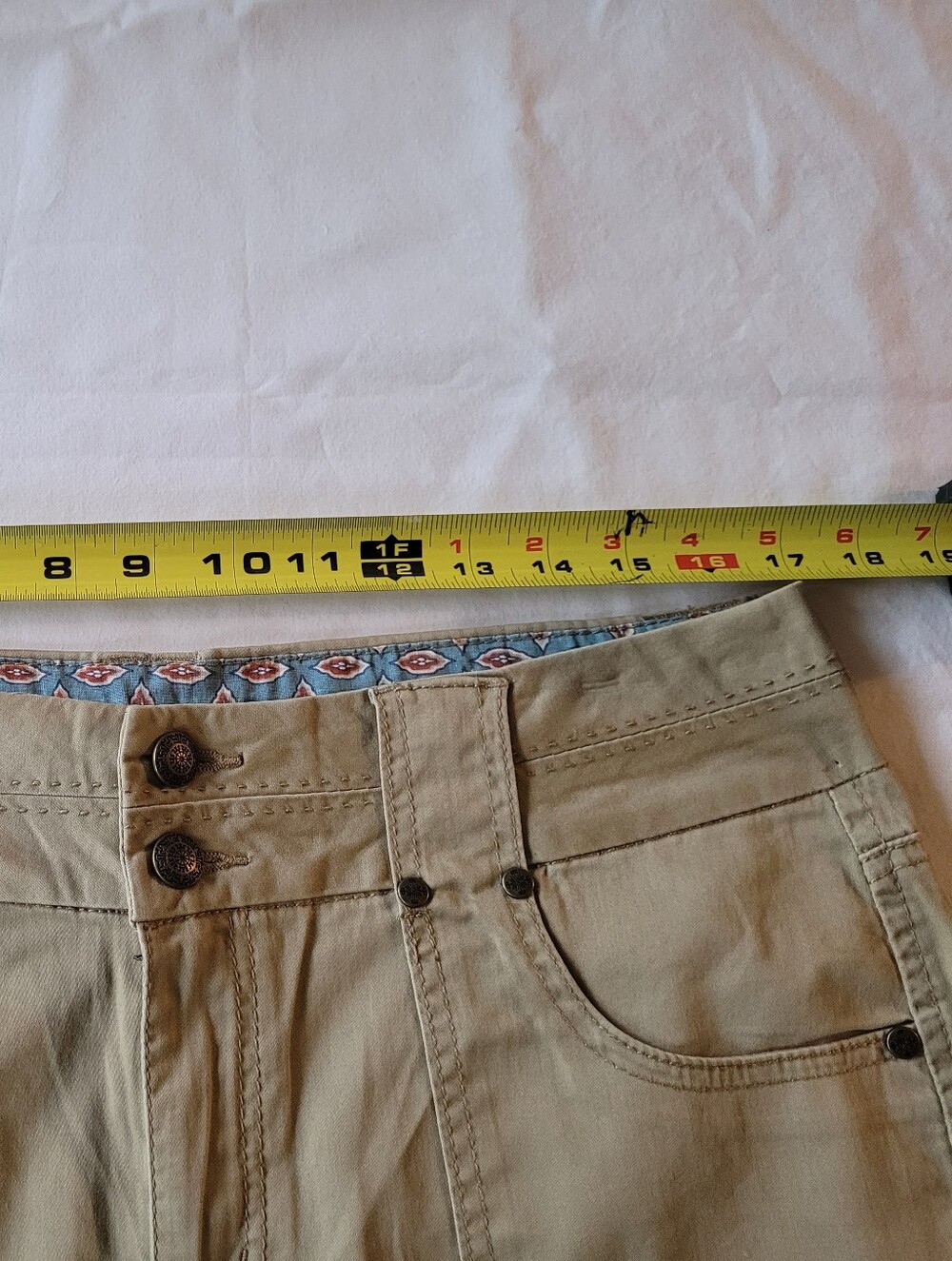 One 5 One Women's Casual Khaki Shorts Size 12 - Picture 10 of 11